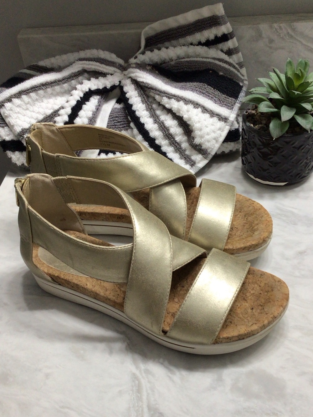 Adrienne Vittadini Sport Claud Metallic Gold Cork Wedge Sandals size 7.5